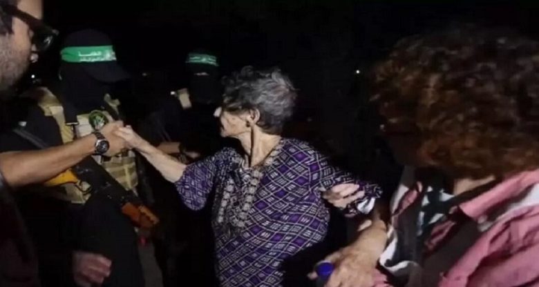 أغضبت عسـ كر / إسـ را ئيـ ل بسبب مصافحتها لـ “كتـ ا ئب القـ س ام ...